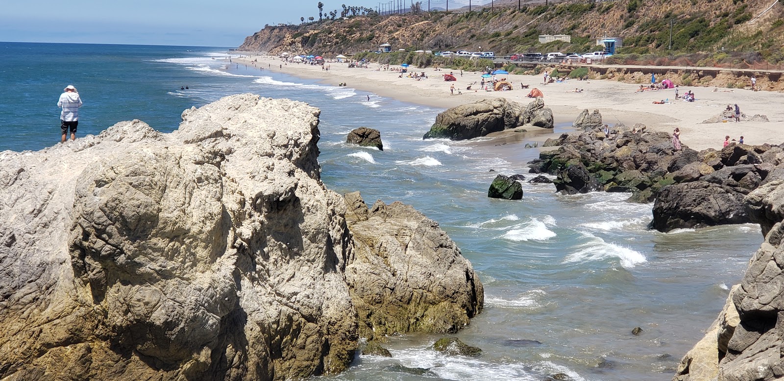 Φωτογραφία του Leo Carrillo Beach υποστηρίζεται από βράχους