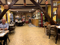 Atmosphère du Restaurant français L'Auberge Fleurie à Heilly - n°8