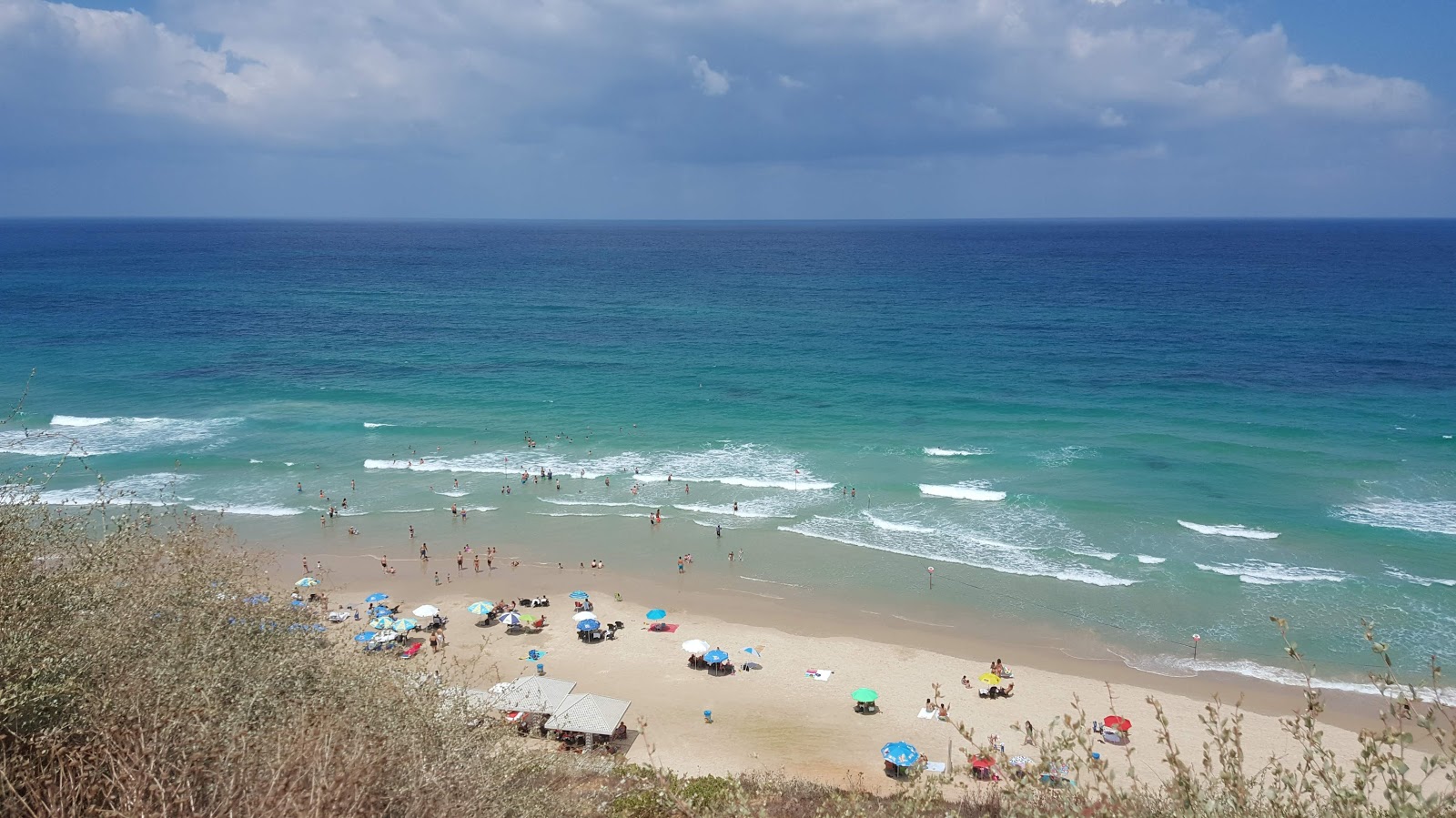 Photo de Tamnoon beach avec l'eau cristalline de surface