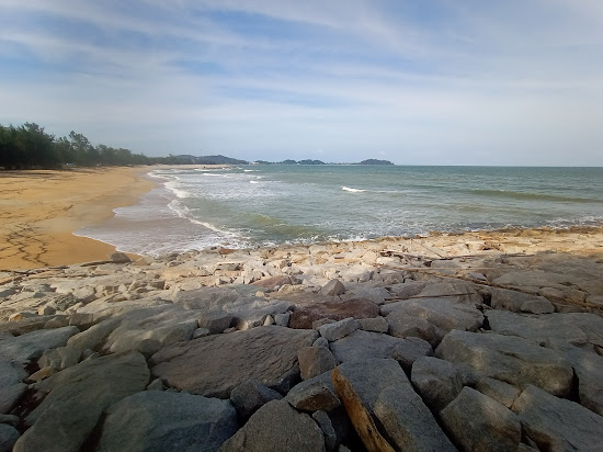 Teluk Lipat Beach