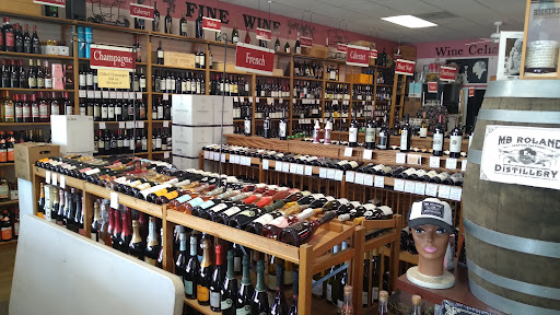 Liquor Store «Carrollwood Fine Wine & Spirits», reviews and photos, 11401 N Dale Mabry Hwy, Tampa, FL 33618, USA