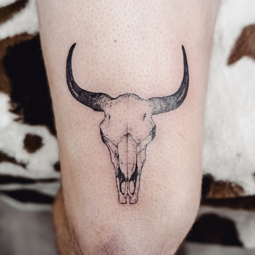 Explore mens tricep tattoo ideas, creative tattoo ideas in Logan, available at The White Wasp Tattoo Studio