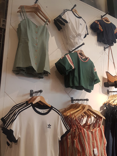 Stores to buy men's t-shirts Amsterdam