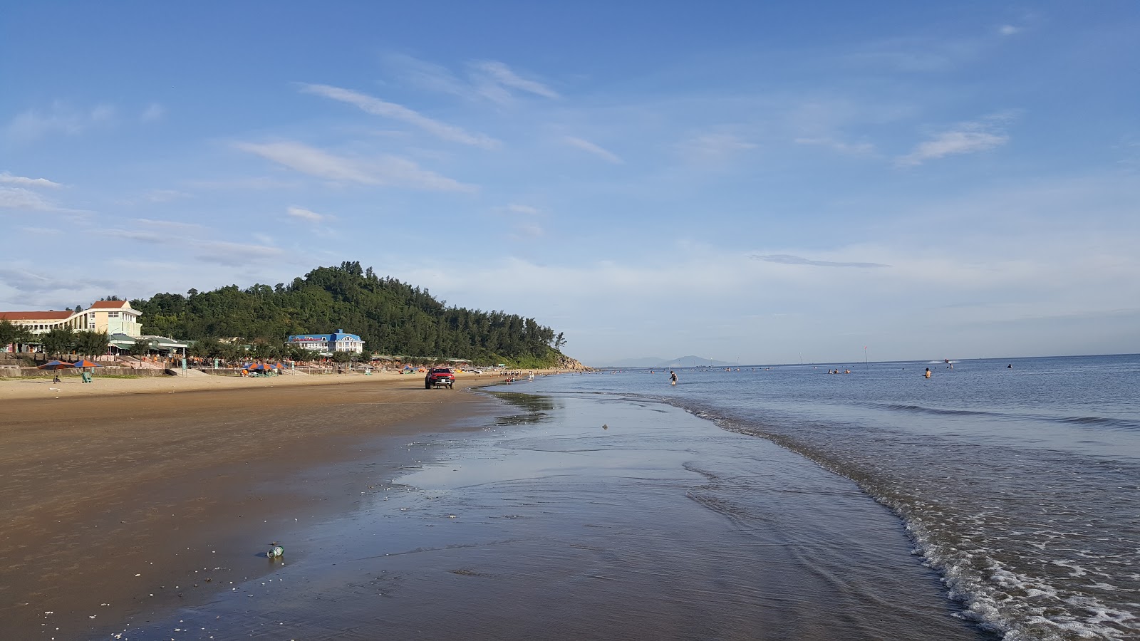Photo of Thien Cam Beach and the settlement