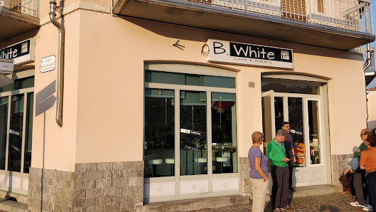 bar Black white Via Geometra Sesone, 36, 13011 Borgosesia VC, Italia