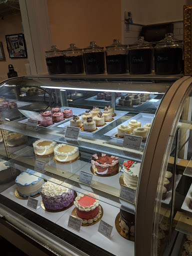 Bakery «Oakleaf Cakes Bake Shop», reviews and photos, 12 Westland Ave, Boston, MA 02115, USA