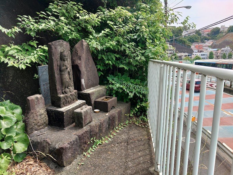 南軽井沢の庚申塔と地神塔