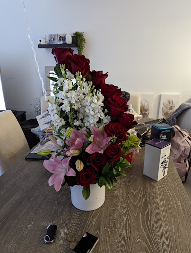 Florist «J & J Flowers and Gifts Shop», reviews and photos, 8366 Pines Blvd, Pembroke Pines, FL 33024, USA