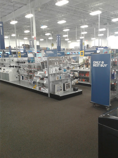 Electronics Store «Best Buy», reviews and photos, 5815 Youngstown Warren Rd, Niles, OH 44446, USA