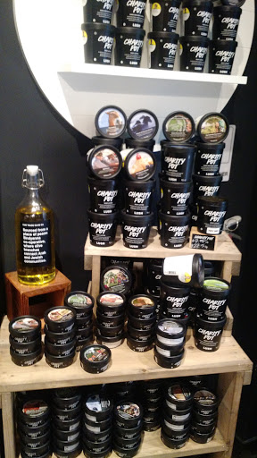 Cosmetics Store «Lush», reviews and photos, 112 E Broadway, Bloomington, MN 55425, USA