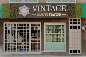 Vintage Beauty Station image