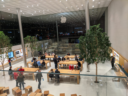 Computer Store «Apple Biltmore», reviews and photos, 2502 E Camelback Rd, Phoenix, AZ 85016, USA