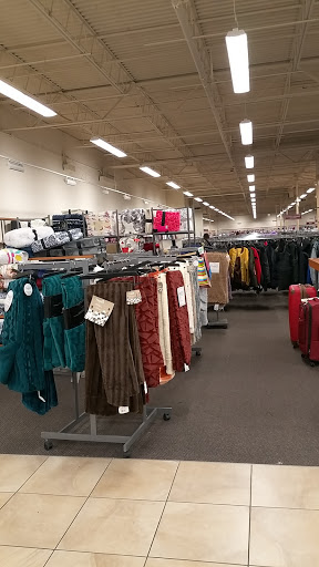 Clothing Store «Burlington Coat Factory», reviews and photos, 6900 Chestnut St, Gilroy, CA 95020, USA