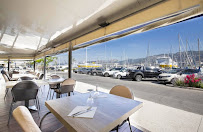 Atmosphère du Restaurant de fruits de mer L'Ostrea La Criée à Toulon - n°2