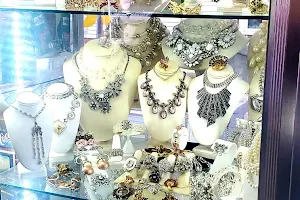 Esti Jewelers image
