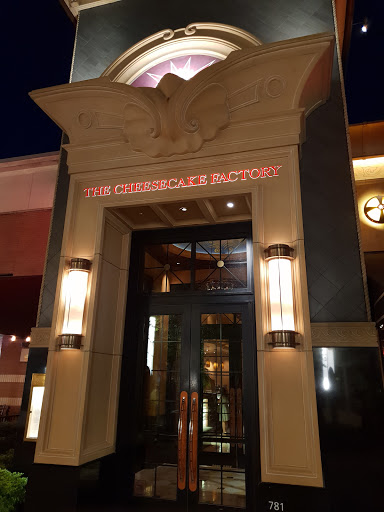 Restaurant «The Cheesecake Factory», reviews and photos, 781 Brandon Town Center Dr, Brandon, FL 33511, USA