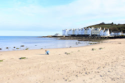 Foto di Cushendun Beach sorretto da scogliere