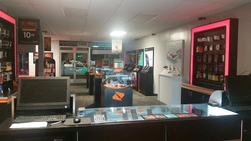 Cell Phone Store «GRECKO CONNEXION (BOOST MOBILE STORE)», reviews and photos, 3757 E 1st St, Los Angeles, CA 90063, USA