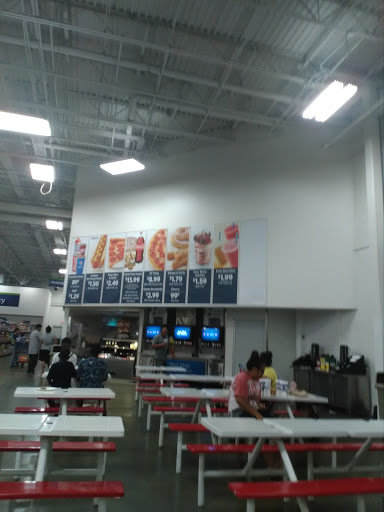 Shopping Mall «Villaggio Shopping Center», reviews and photos, 7959 N Blackstone Ave, Fresno, CA 93720, USA