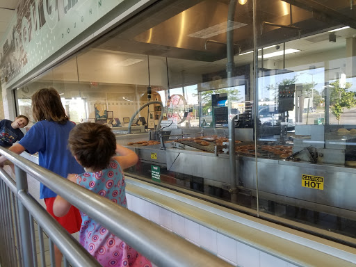 Bakery «Krispy Kreme Doughnuts», reviews and photos, 2900 S 108th St, Milwaukee, WI 53227, USA