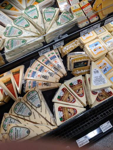 Grocery Store «Schnucks», reviews and photos, 109 N Mattis Ave, Champaign, IL 61821, USA