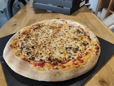 Distributeur 24/24 7/7 pizzas artisanales La pause gourmande 23 à Évaux-les-Bains