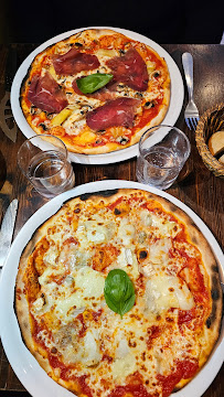 Pizza du Restaurant italien PRIMO RESTAURANT & PIZZERIA à Paris - n°12
