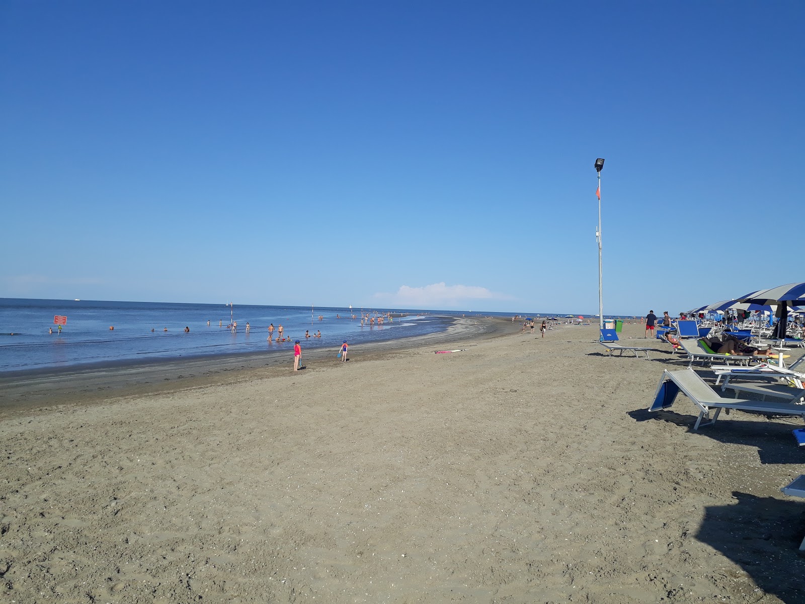 Foto van Spiaggia Isola Albarella met ruim strand