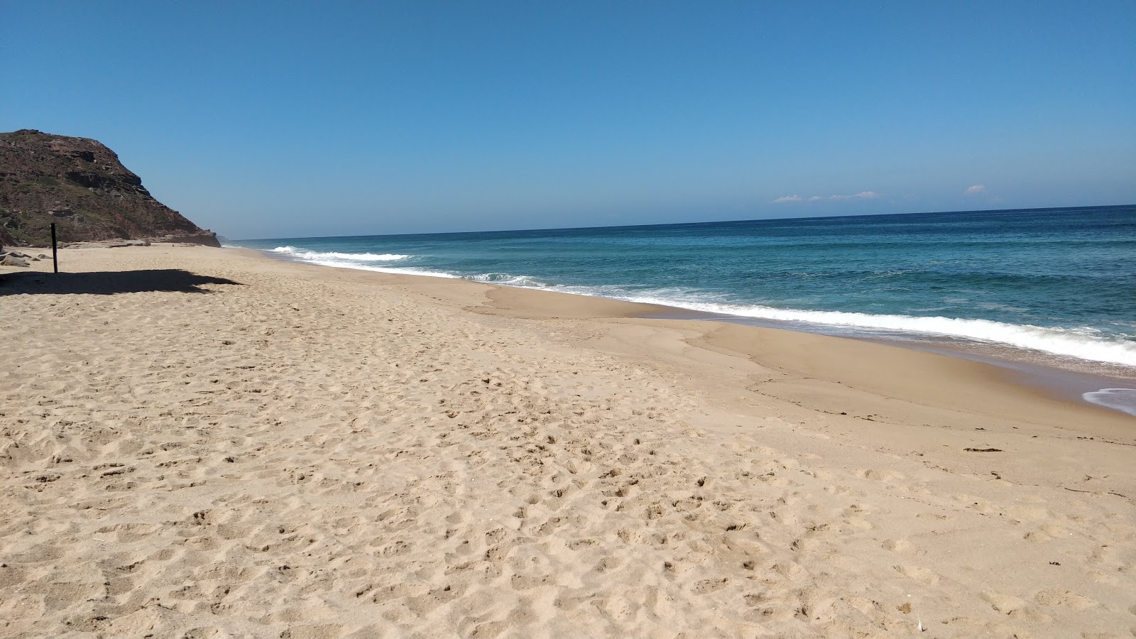 Fotografija Praia de Valmitao z dolga ravna obala