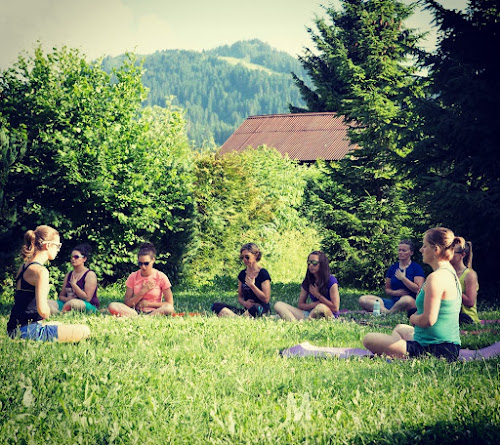 Lalie chochon Yoga et Montagne à Châtel