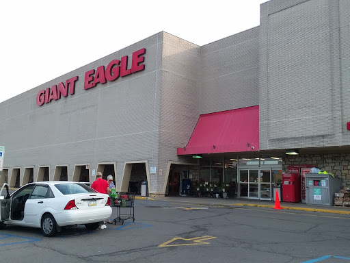 Giant Eagle Supermarket, 111 W Madison St, Rochester, PA 15074, USA, 