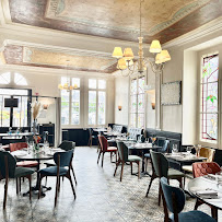 Atmosphère du Restaurant français Logis Le Grand Hôtel Restaurant Château du Loir à Montval-sur-Loir - n°1