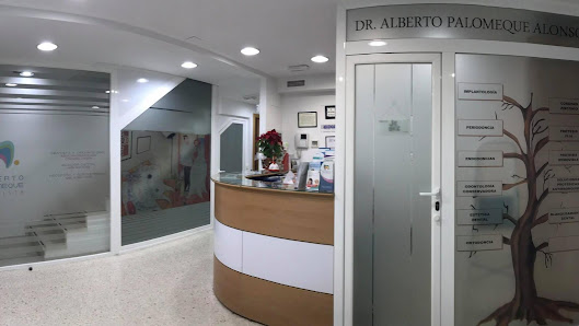 Clínica Dental Alberto Palomeque Parque Atlántico (Residencial Mediterráneo, C. Israel, 1, 11406 Jerez de la Frontera, Cádiz, España