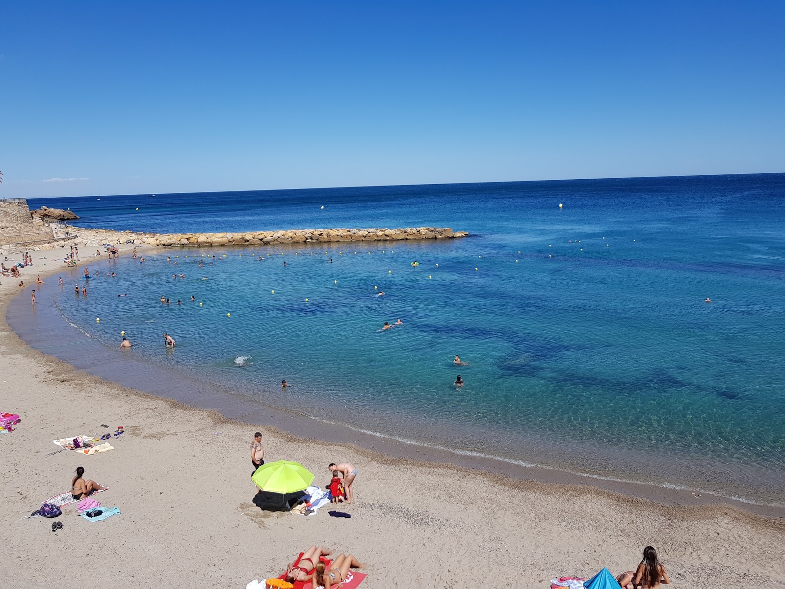 Platja De l'Alguer'in fotoğrafı i̇nce kahverengi kum yüzey ile