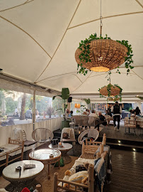 Atmosphère du Restaurant méditerranéen L'Estival | Restaurant Festif - Bar à Cocktails à Belbeuf - n°10