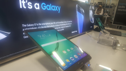 Electronics Store «Best Buy», reviews and photos, 3700 Mandela Pkwy, Oakland, CA 94608, USA