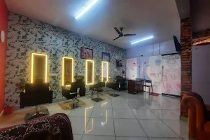 Glamour makeover beauty salon and Academy image