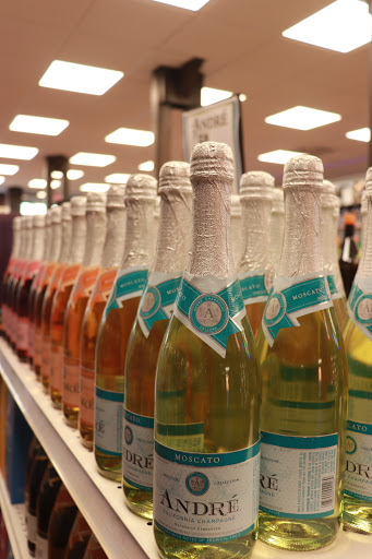 Liquor Store «FERNANDEZ SQUARE LIQUORS», reviews and photos, 342 Broad St, Providence, RI 02907, USA