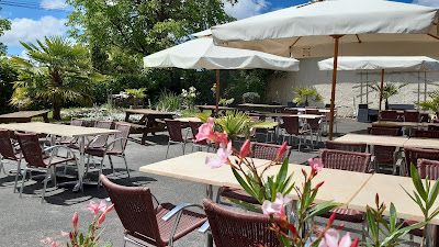 Restaurant Bar L' Olive Bleue. Ouvert en soirée de Juin à fin août. à Rouffignac-Saint-Cernin-de-Reilhac