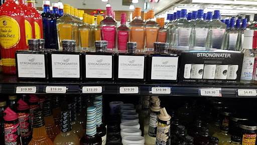 Liquor Store «Chambers Wine and Liquor», reviews and photos, 15260 E Iliff Ave, Aurora, CO 80014, USA