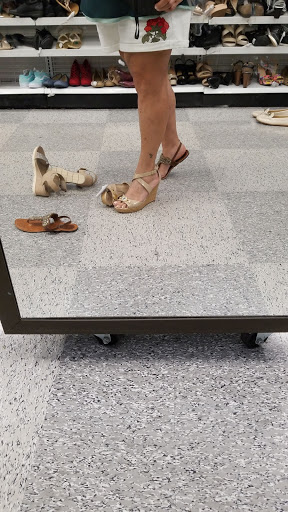 Clothing Store «Ross Dress for Less», reviews and photos, 7800 W 33rd Ave, Hialeah, FL 33018, USA