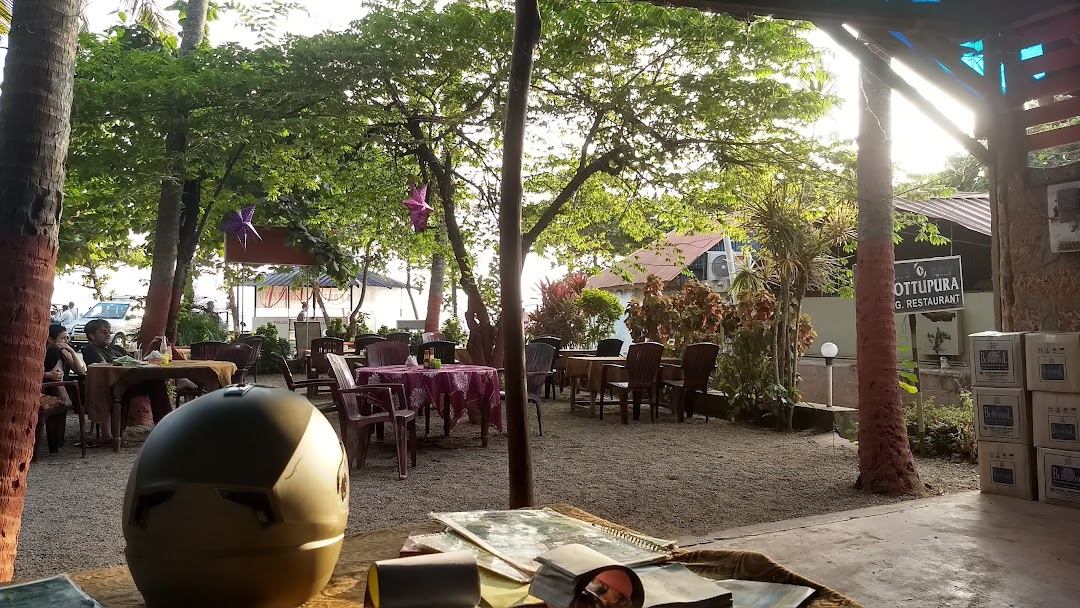 Oottupura Vegetarian Restaurant