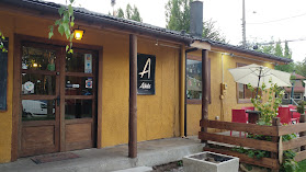 Adobe Coyhaique , Bar Restaurate