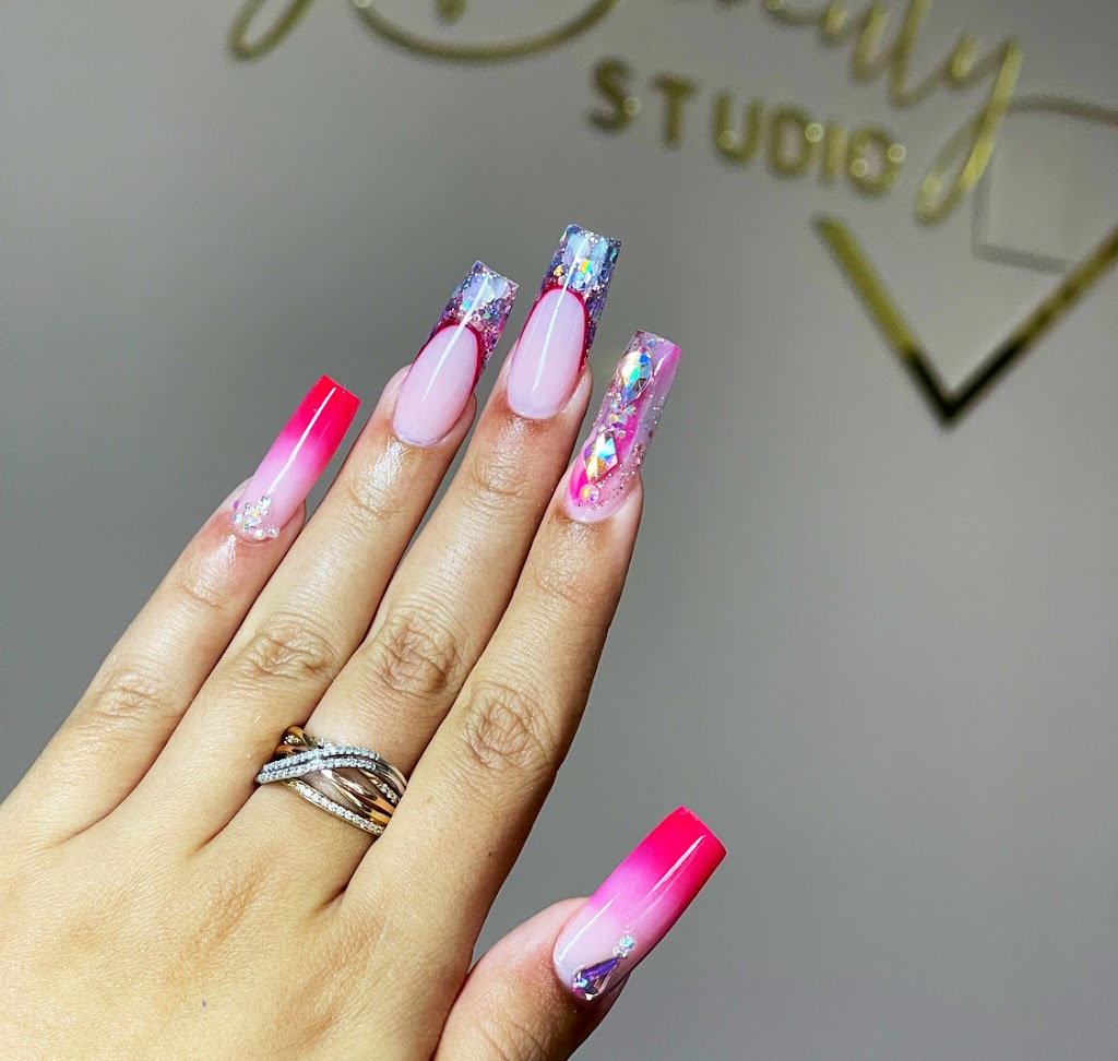 Yuly Beauty Studio 33018