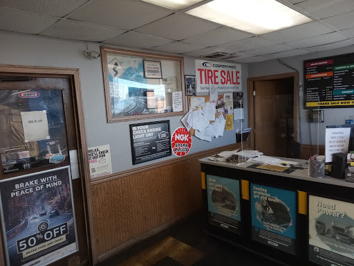 Auto Repair Shop «Meineke Car Care Center», reviews and photos, 716 W Lake St, Addison, IL 60101, USA