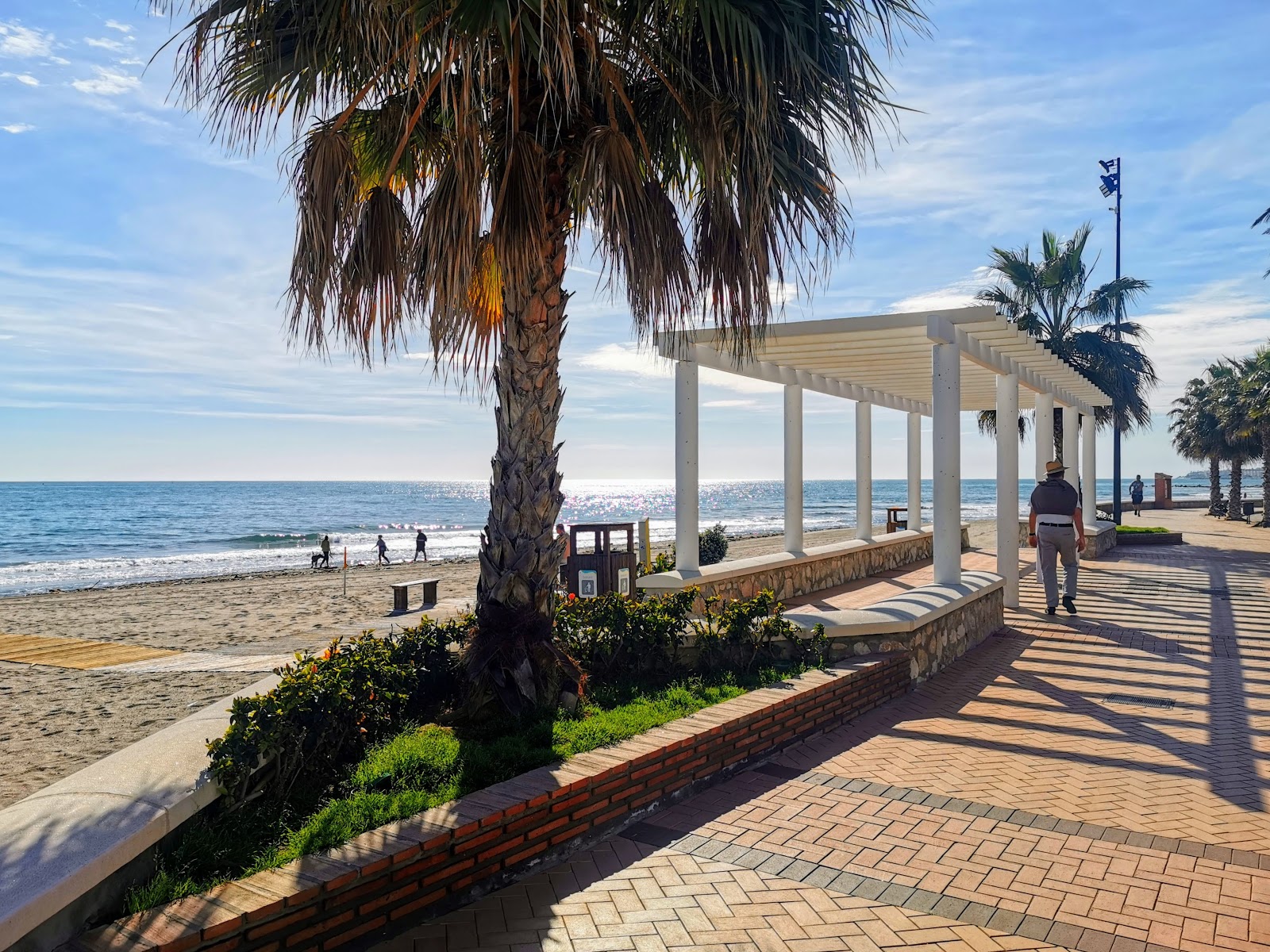 Foto von Playa Torreblanca mit reines blaues Oberfläche