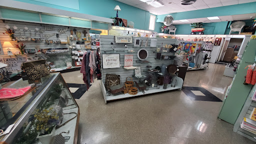 Gift Shop «Hurst Discount Drug And Soda Fountain», reviews and photos, 102 N 3rd St, Bardstown, KY 40004, USA