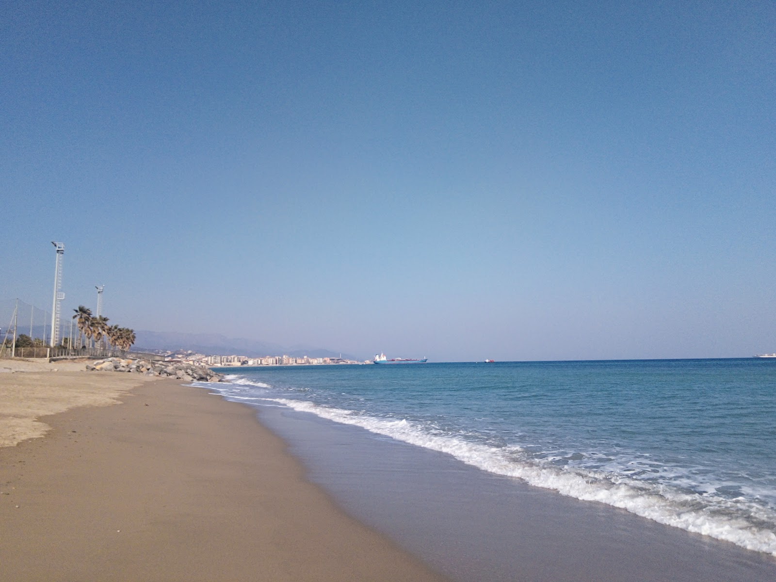 Foto af Spiaggia di Zinola med rummelig kyst