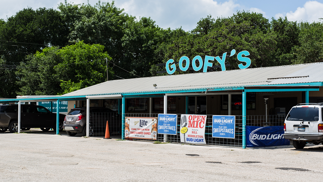Goofys Bar and Grill