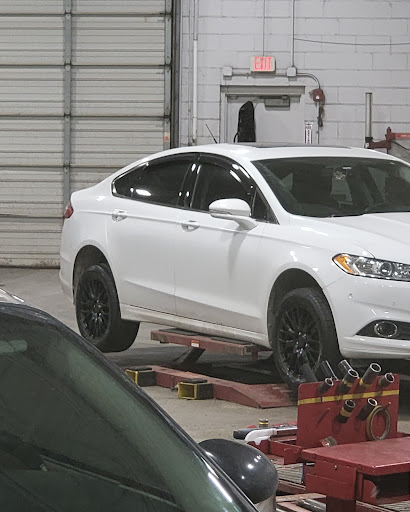 Tire Shop «Discount Tire Store - Joliet, IL», reviews and photos, 1719 W Jefferson St, Joliet, IL 60435, USA